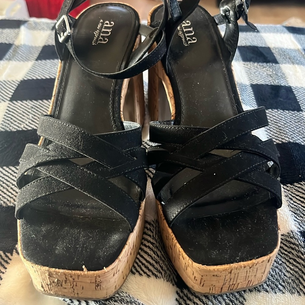 Ana black heels with cork bottoms and ankle